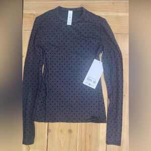 Lululemon Wundermost Nulu Crewneck Long-Sleeve Shirt
Flocked NWT - polka dot